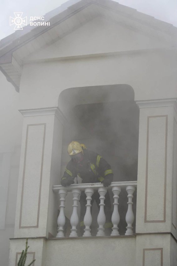 У Луцьку через увімкнену без нагляду праску загорівся будинок