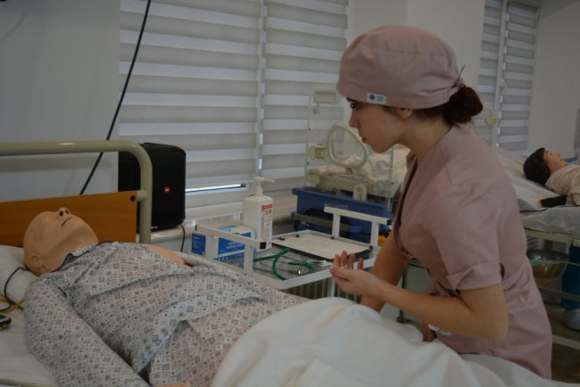 У луцькому медінституті відбулася посвята бойових медиків у першокурсники