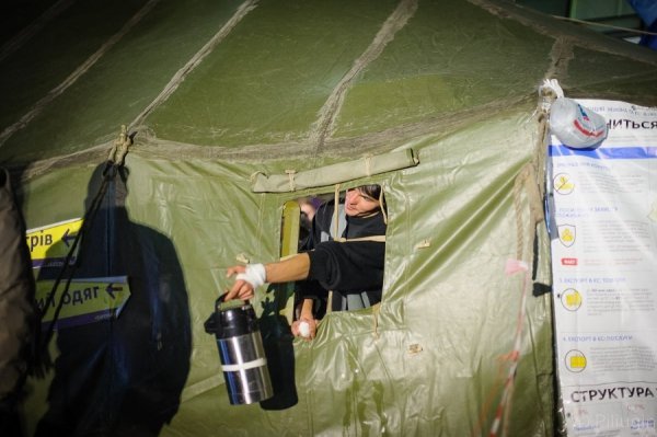 Фото за декілька хвилин до розігнання Майдану. ФОТО