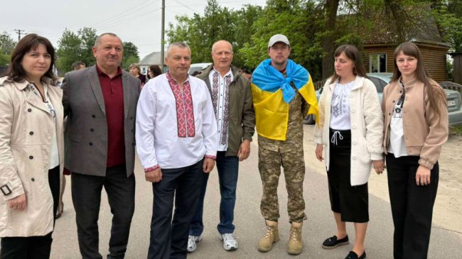 На Волині у рідному селі зустріли звільненого з полону воїна Андрія Войчука