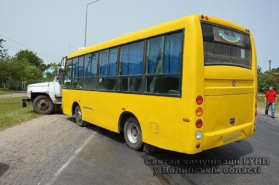 Під Луцьком у ДТП з маршруткою постраждала 29-річна пасажирка. ФОТО