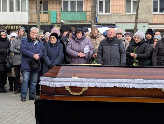 Повернувся із-за кордону, щоб захищати Україну: на Волині попрощались з Героєм Андрієм Карацаєм 