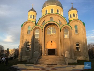 Страсна П’ятниця у Нововолинську: молитва і винос Плащаниці