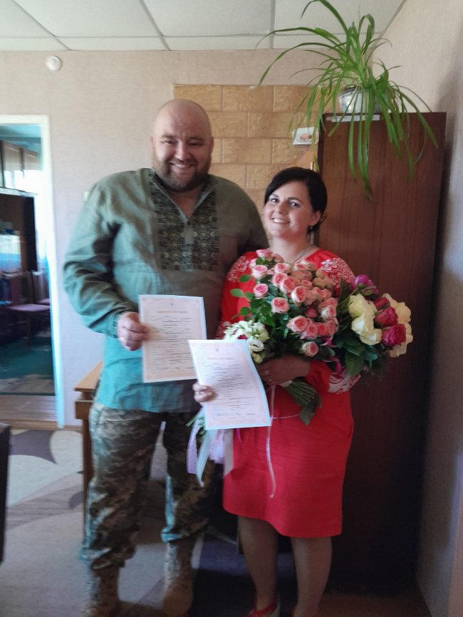 Після церемонії — на війну: на Волині одружився військовий