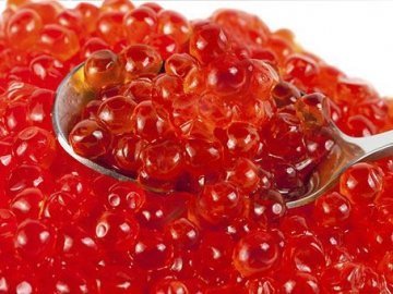 Чоловік крав червону ікру для бійців на Схід