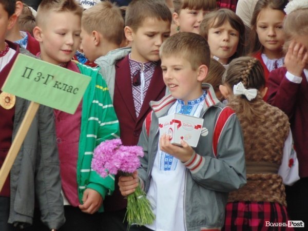 Останній дзвінок у Луцьку: четверта гімназія. ФОТО