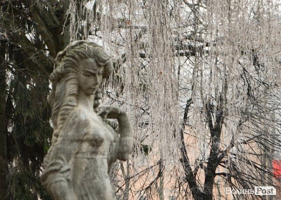 Передноворічний Луцьк убрався в іній. ФОТО