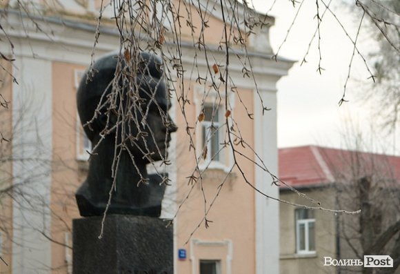 Передноворічний Луцьк убрався в іній. ФОТО