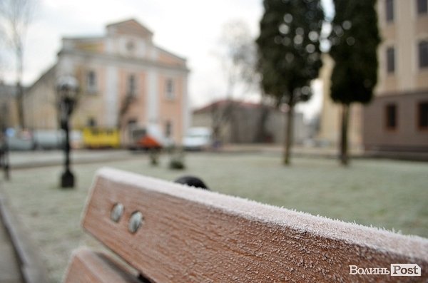 Передноворічний Луцьк убрався в іній. ФОТО