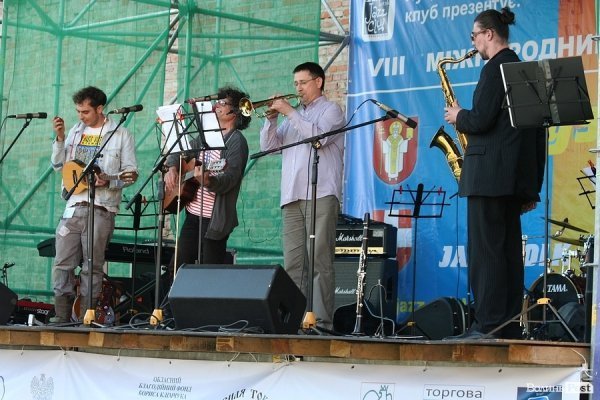 У Луцьку співають джаз до ночі