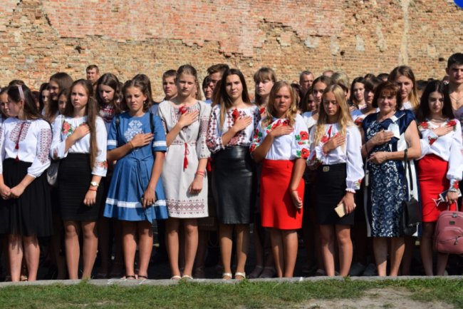 Першокурсників Луцького педколеджу посвятили у студенти. ФОТО