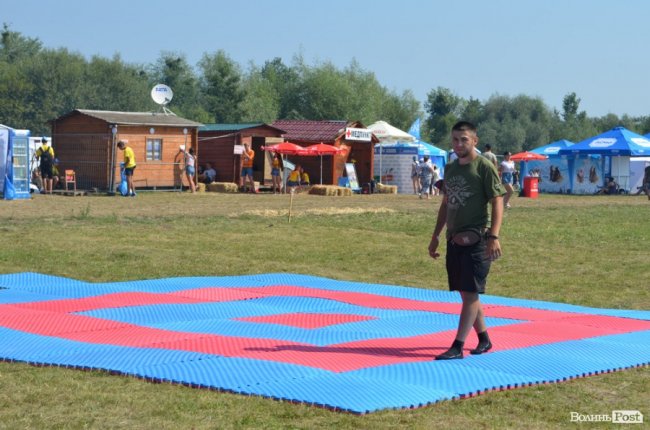 Спека в наметах і аншлаг у зоні купання: як фестивалить «Бандерштат». ФОТО