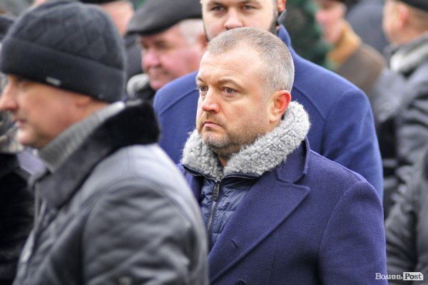 Фото прощання з міським головою Луцька Миколою Романюком