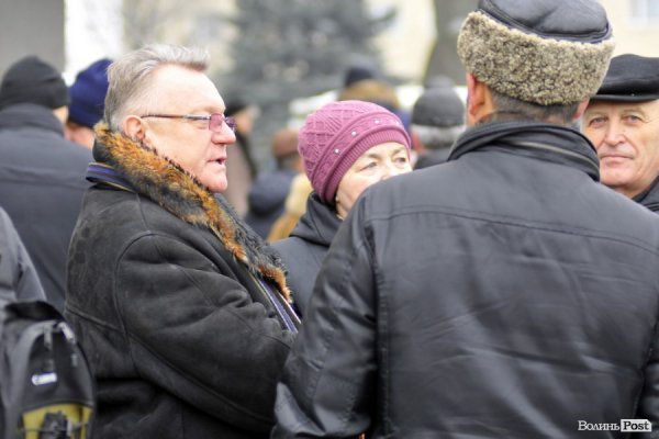 Фото прощання з міським головою Луцька Миколою Романюком