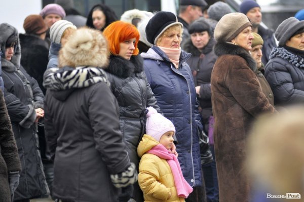 Фото прощання з міським головою Луцька Миколою Романюком