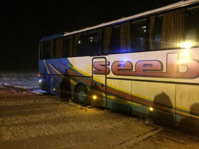 На Волині потяг ледь не протаранив міжнародний пасажирський автобус. ФОТО