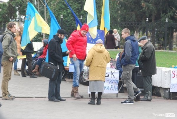 У Луцьку розпочався Євромайдан. ФОТО. ВІДЕО