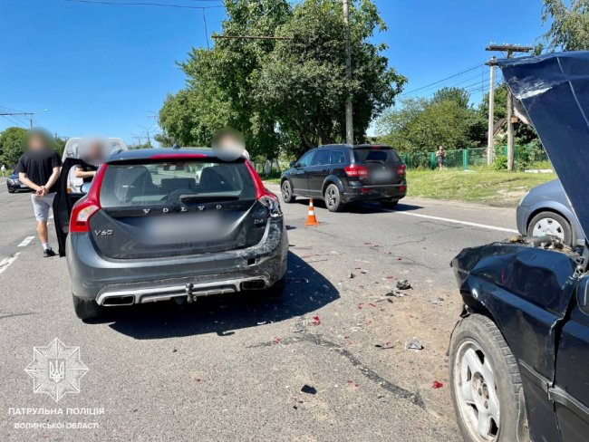 Розтрощені три автівки: у Луцьку –  ДТП на Рівненській