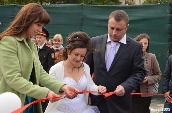 У Луцьку поряд з «Сіті-парком» відкрили Міст закоханих. ФОТО