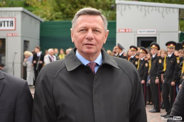 У Луцьку поряд з «Сіті-парком» відкрили Міст закоханих. ФОТО