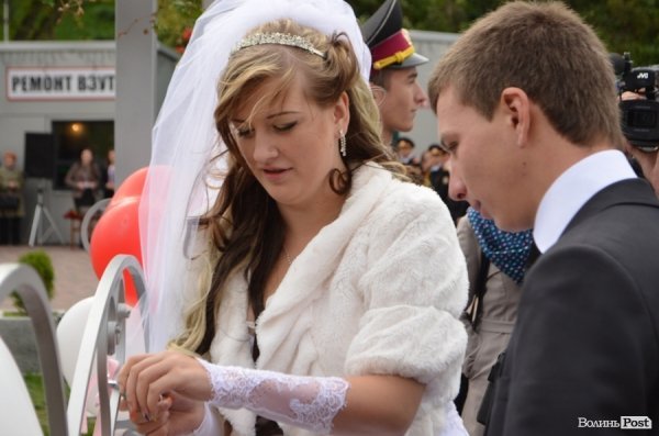 У Луцьку поряд з «Сіті-парком» відкрили Міст закоханих. ФОТО