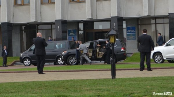 Янукович в Луцьку: опозиція мітингує. ФОТО