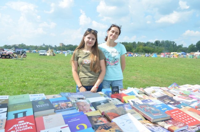 Від і до: які і за скільки сувеніри везуть з «Бандерштату». ФОТО