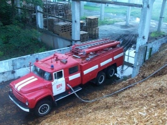 На Рівненщині горів деревообробний комбінат. ФОТО