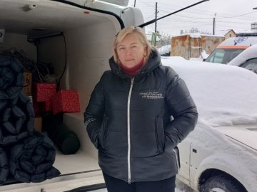 Лучанка привозить додому з передової поранених та загиблих воїнів. ВІДЕО