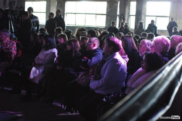 драма для дорослих «Метро»