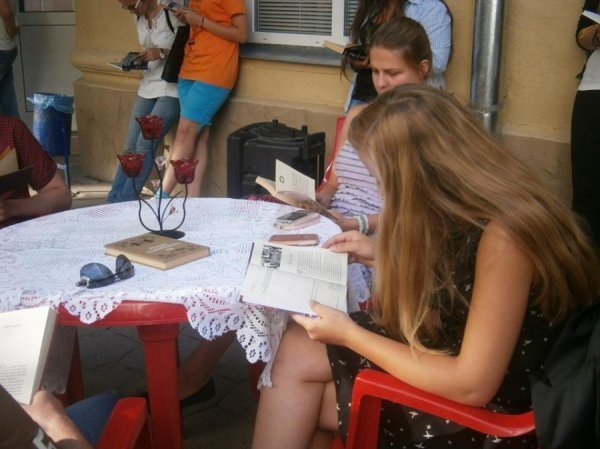 Книжковий флешмоб в Луцьку. ФОТО