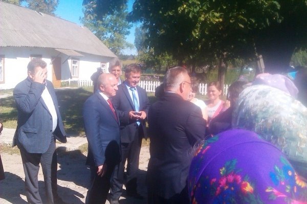 Як губернатор оглядав проблемну волинську школу. ФОТО. ВІДЕО