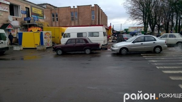 У Рожищі з магазину «винесли» ювелірку. ФОТО