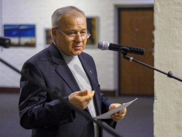 Повідомили, де і коли прощатимуться з відомим письменником Василем Простапчуком