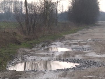 10 кілометрів жаху: дорогу у Маневицькому районі не ремонтували вже понад 30 років. ВІДЕО