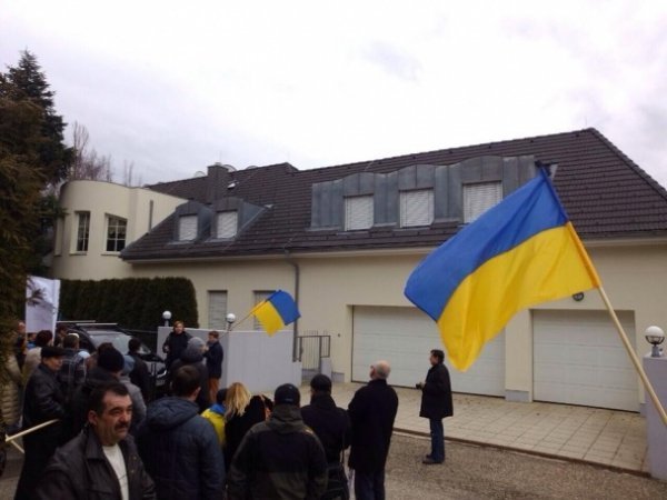 Автомайдан пікетував будинок Клюєва в Австрії