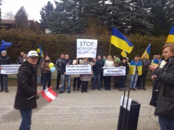Автомайдан пікетував будинок Клюєва в Австрії