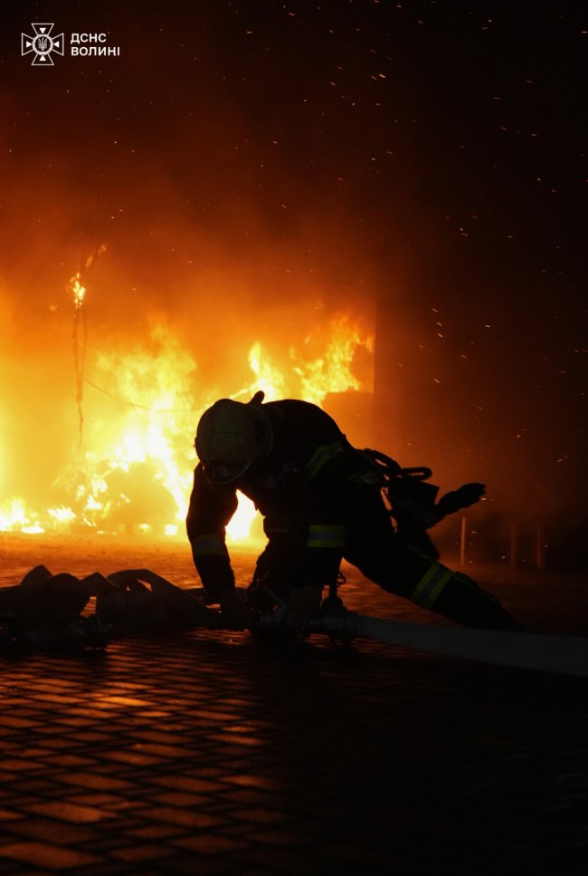 У Луцькому районі горіла господарська споруда. ФОТО