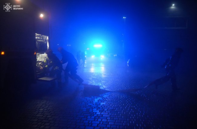У Луцькому районі горіла господарська споруда. ФОТО