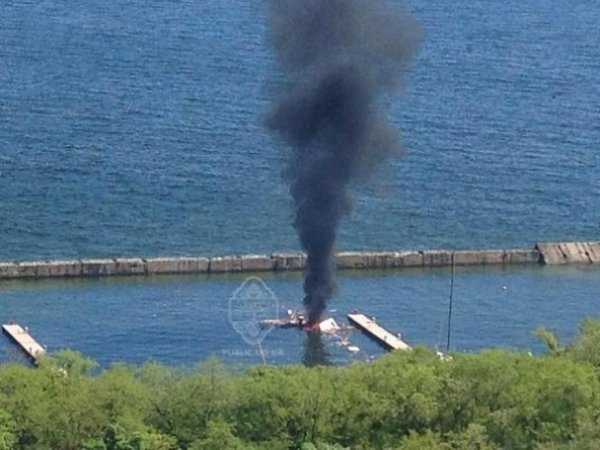 В Одесі біля пляжу вибухнув моторний човен. ФОТО