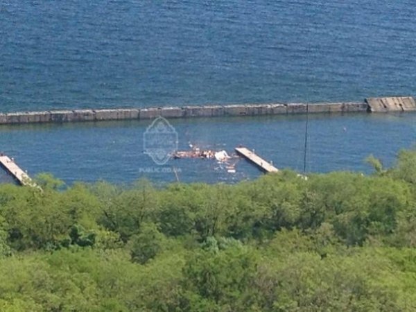 В Одесі біля пляжу вибухнув моторний човен. ФОТО