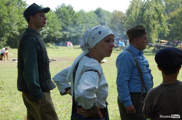 Учасники історичної реконструкції вже переодягнулися у костюми