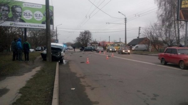 На Ковельській у Луцьку сталася масштабна ДТП. ФОТО