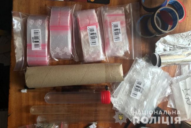 Трьом молодикам, які продавали психотропні речовини у Луцьку, обрали запобіжний захід. ФОТО