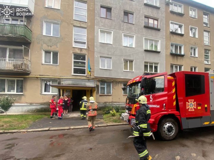 Рятувальники через вікно потрапили до квартири волинянина, який потребував медичної допомоги