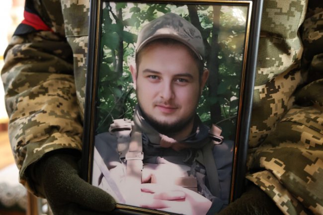 Луцька громада попрощалася із загиблим Героєм Максимом Костюком