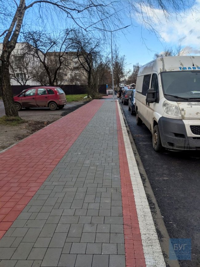 У місті на Волині підрядника змусили перекласти новеньку бруківку