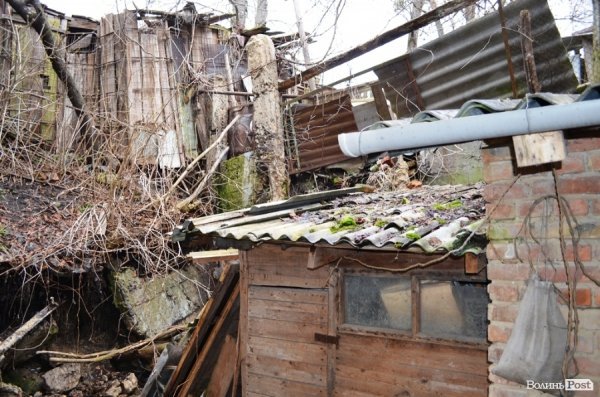 У центрі Луцька зруйнувалася ще одна підпірна стіна. ФОТО 