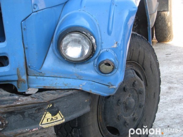 У Шацьку «ЗіЛ» зіткнувся з пікапом
