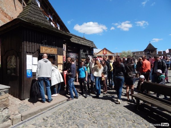У Луцьку стартував перший фестиваль вуличної їжі «Lutsk Food Fest». ФОТО